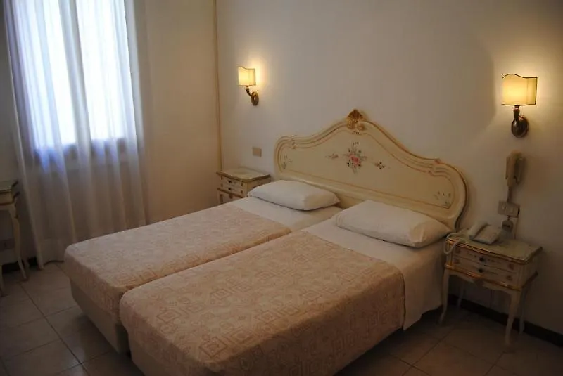 **  Hotel Guerrini Venedik İtalya