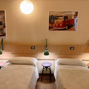 Hostel Bg Μπέργκαμο