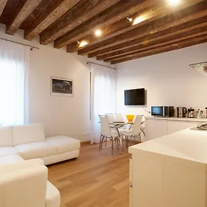 The Lion's House Apt2 Italia